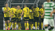 Jogadores do Borussia Dortmund comemorando gol sobre Celtic (foto: Ina Fassbender/AFP )