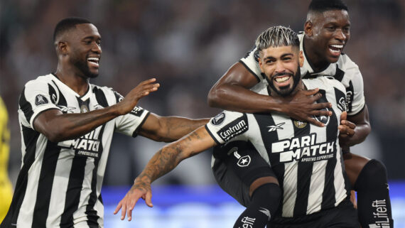 Jogadores do Botafogo celebram gol de Alexander Barboza (foto: Vitor Silva/Botafogo)