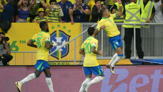 Brasil goleou Peru por 4 a 0 (foto: NELSON ALMEIDA/AFP)