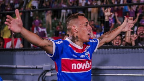 Breno Lopes comemora gol pelo Fortaleza (foto: Matheus Amorim/Fortaleza)