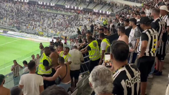 Torcedores do Atlético brigaram entre si na Arena MRV (foto: Reprodução)