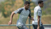 Caio Maia durante treino dos profissionais do Atlético na Cidade do Galo (14/10) (foto: Pedro Souza/Atlético)