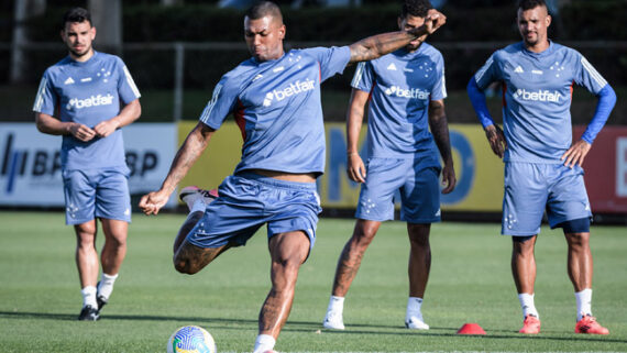 Jogadores do Cruzeiro em treino na Toca da Raposa II (foto: Gustavo Aleixo/Cruzeiro)