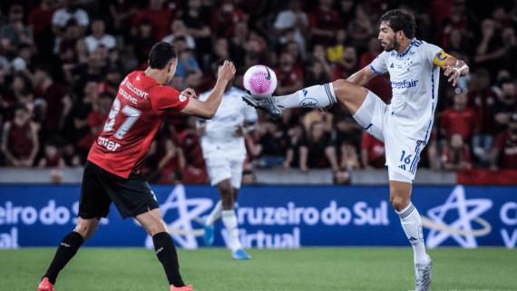 Lucas Silva, do Cruzeiro, durante jogo com o Athletico-PR, pelo Campeonato Brasileiro (foto: Gustavo Aleixo/Cruzeiro)