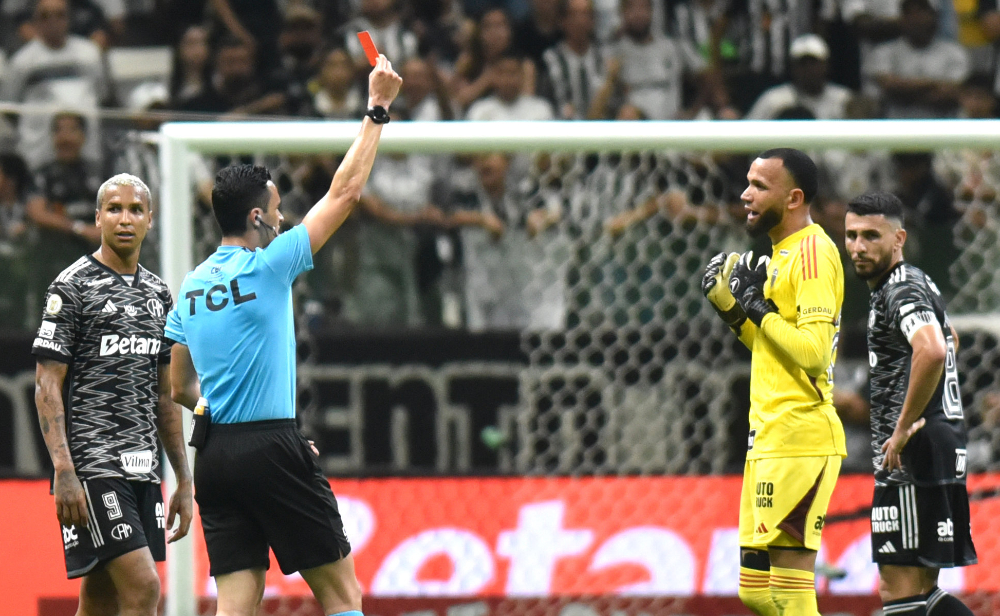 Everson, goleiro do Atlético, foi expulso no empate com o Vitória - (foto: Ramon Lisboa/EM/DA Press)