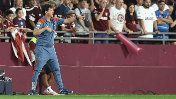 Fernando Diniz, técnico do Cruzeiro (foto: Alejandro Pagni/AFP)