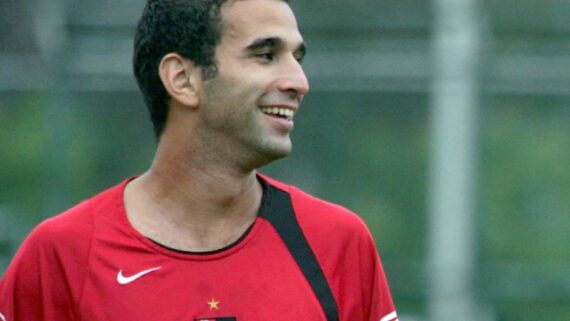 Léo Medeiros durante treino do Flamengo em 2006 (foto: Alexandre Cassiano/Agência O Globo)