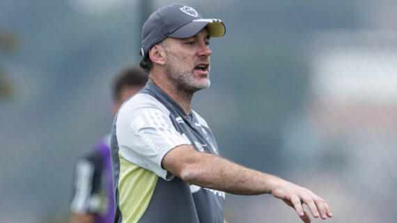 Milito em treino do Atlético na Cidade do Galo (foto: Pedro Souza/Atlético)