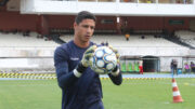 Goleiro Vinícius durante treino pelo Remo (foto: Divulgação/Remo)