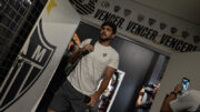 Igor Rabello entrando no vestiário do Atlético na Arena MRV (foto: Pedro Souza/Atlético)