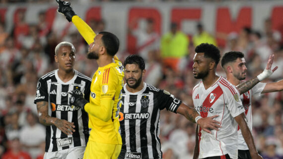 Atlético segurou a pressão do River Plate e garantiu vaga na final da Libertadores (foto: JUAN MABROMATA / AFP)