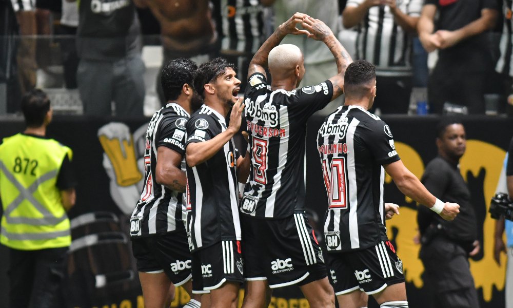 Jogadores do Atlético comemoram gol sobre o River (foto: Alexandre Guzanshe/EM/DA.Press)