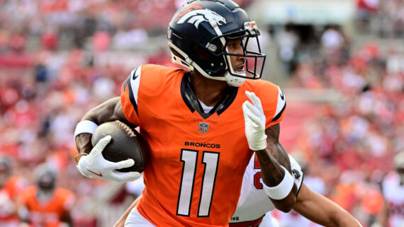 Josh Reynolds em ação pelo Denver Broncos na NFL (foto: AFP)