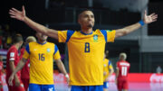 Leozinho comemorando gol pela Seleção Brasileira de Futsal (foto: Thais Magalhães/CBF)