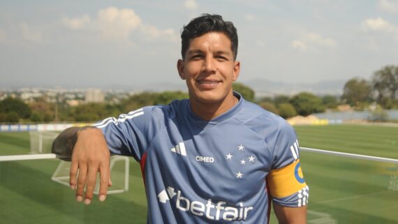 Lucas Romero, volante do Cruzeiro (foto: Alexandre Guzanshe/EM/DA Press)