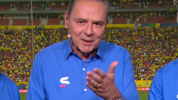 Luís Roberto reclamou da arbitragem em Brasil x Peru (foto: Reprodução/TV Globo)