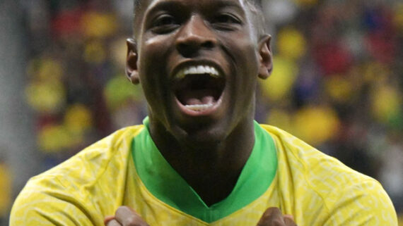 Luiz Henrique, atacante do Botafogo, balançou a rede na vitória do Brasil sobre o Peru (foto: NELSON ALMEIDA/AFP)