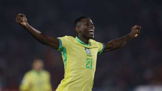 Luiz Henrique comemora gol da Seleção Brasileira (foto: Javier Torres/AFP)