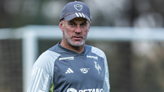 Milito durante treino do Atlético na Cidade do Galo (foto: Pedro Souza/Atlético)