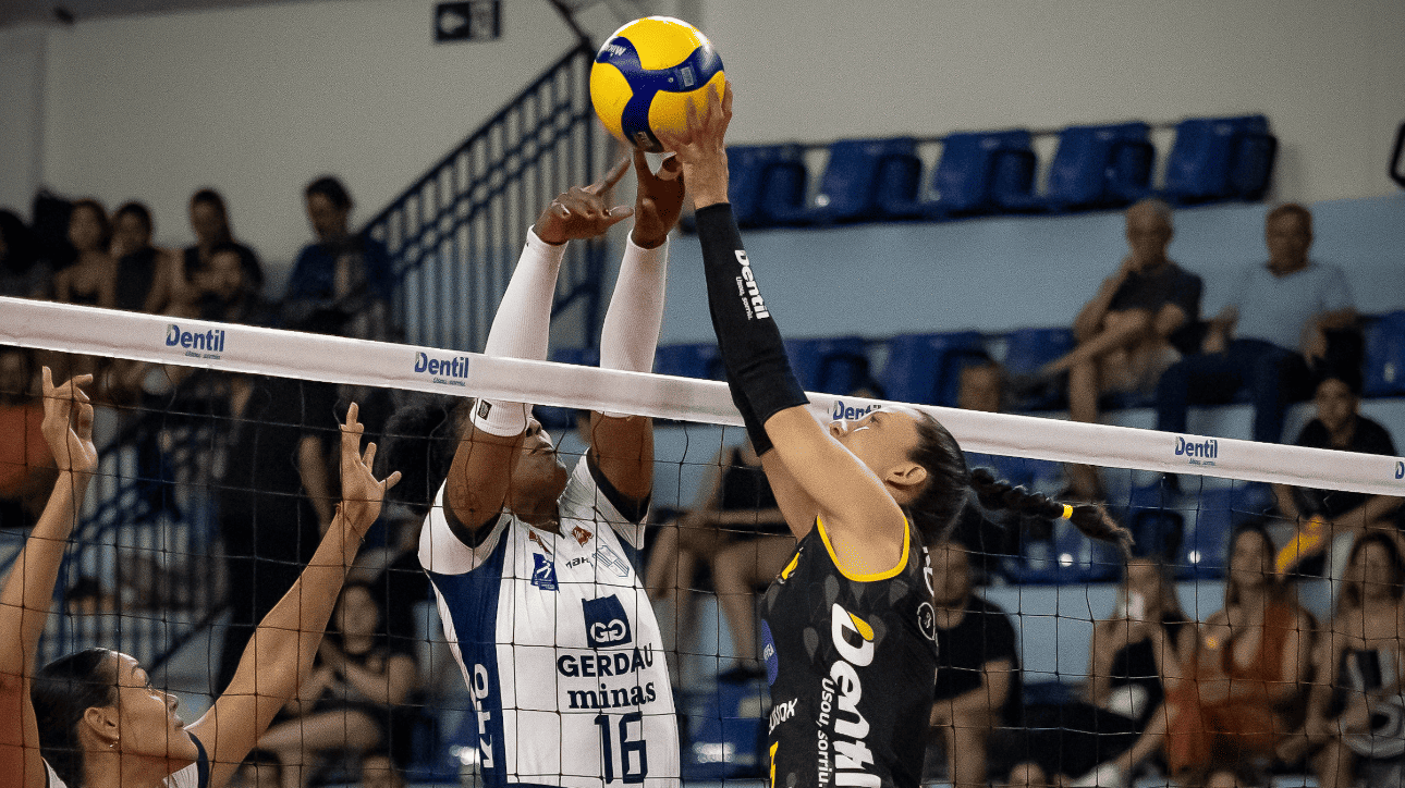 Jogadoras de vôlei de Minas e Praia (foto: Bruno Cunha)