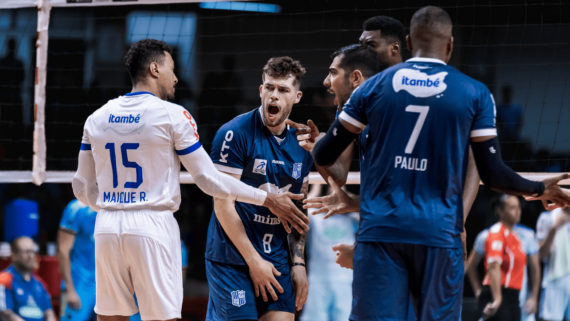 Jogadores de vôlei do Minas (foto: Hedgard Moraes/MTC)