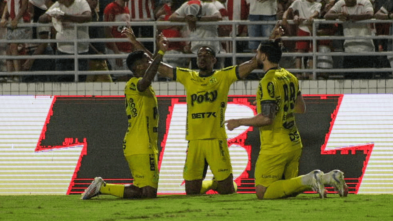 Jogadores do Mirassol comemorando gol sobre CRB, pela Série B (foto: Felipe Modesto/Agência Mirassol)