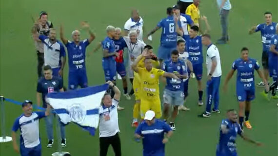 Atlético Monte Azul comemora título da Copa Paulista (foto: Reprodução/Paulistão TV)