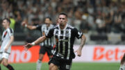 Paulinho marcou de cabeça para o Atlético diante do Vasco na Copa do Brasil (foto: Alexandre Guzanshe/EM/D.A Press)