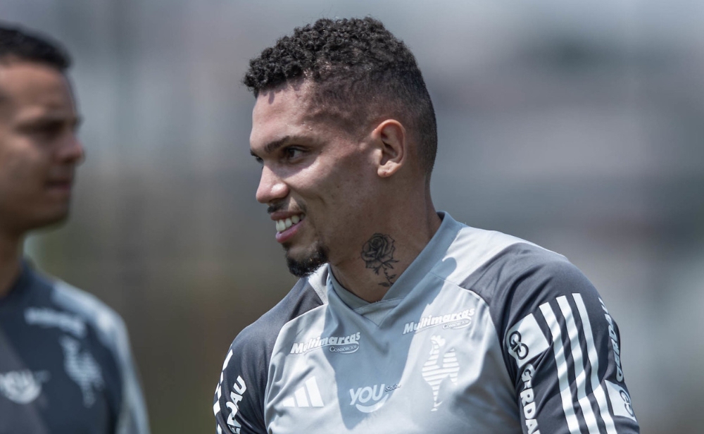 Paulinho, atacante do Atlético, durante treino na Cidade do Galo - (foto: Pedro Souza/Atlético)