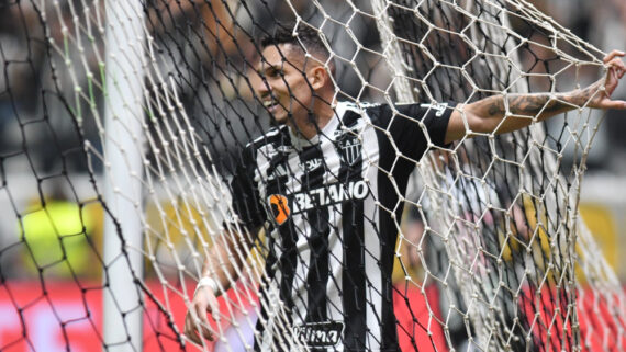 Paulinho segue decisivo para o Atlético na Libertadores (foto: Alexandre Guzanshe/EM/D.A Press)