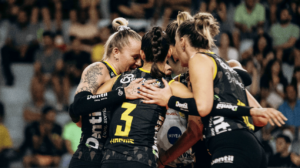 Jogadoras de vôlei do Praia Clube (foto: Eliezer Esportes/Praia Clube)