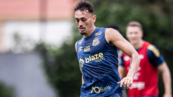 Pituca durante treino do Santos (foto: Raul Baretta/ Santos)