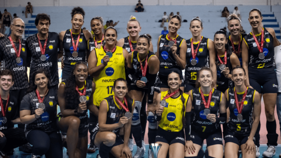 Jogadoras de vôlei do Praia Clube (foto: Bruno Cunha)