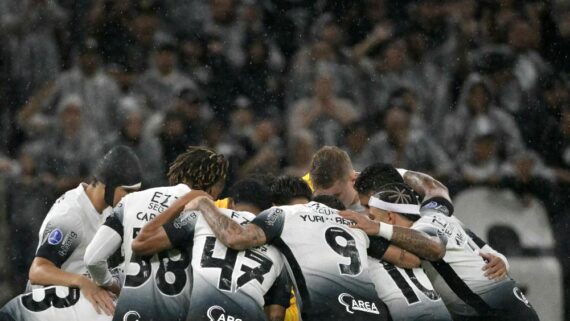 Corinthians tenta vaga na final da Sul-Americana (foto: NELSON ALMEIDA / AFP)