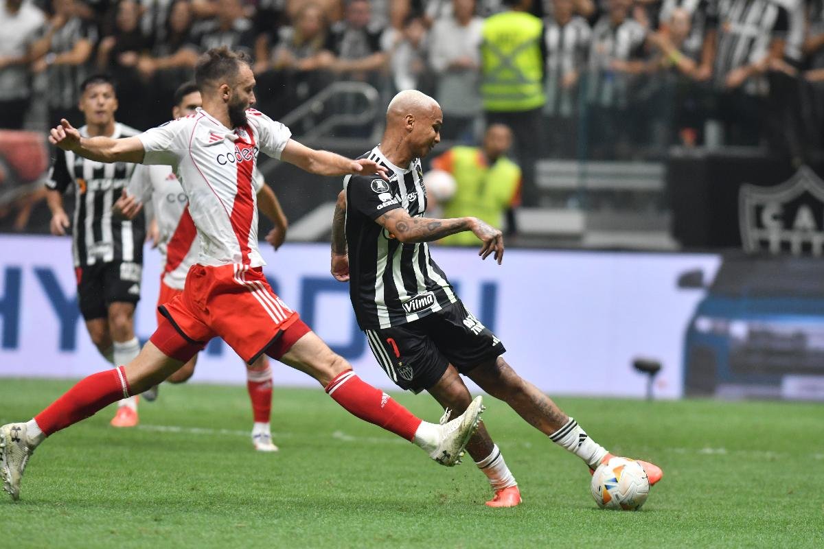 Deyverson fez dois gols na vitória por 3 a 0 do Atlético sobre o River Plate (foto: Alexandre Guzanshe/EM/D.A Press)