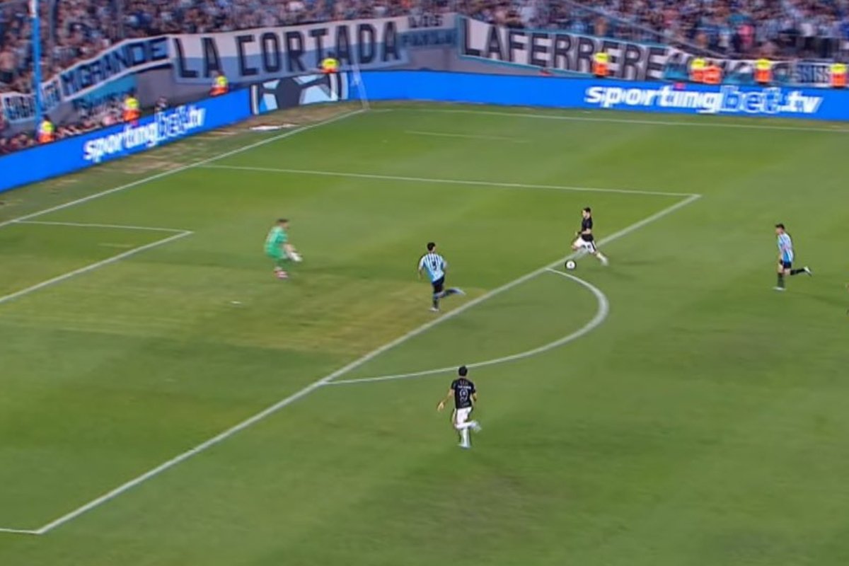 Lance de Racing x Corinthians (foto: Reprodução)