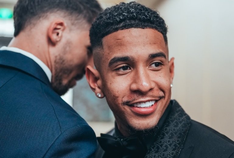 Savinho na cerimônia da Bola de Ouro (foto: Divulgação/Manchester City)