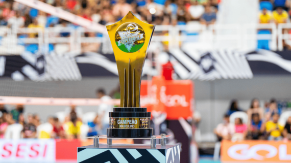 Troféu da Supercopa Masculina de Vôlei (foto: Matheus Oliveira/Target/CBV)