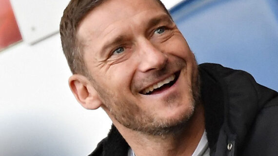 Ex-atacante italiano Francesco Totti, ídolo da Roma (foto: TIZIANA FABI/AFP)