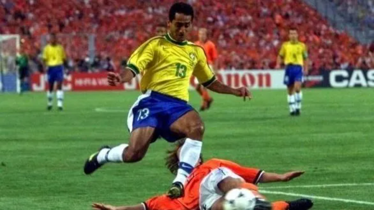 Zé Carlos durante Brasil x Holanda pela semifinal da Copa do Mundo de 1998 - (foto: Divulgação)