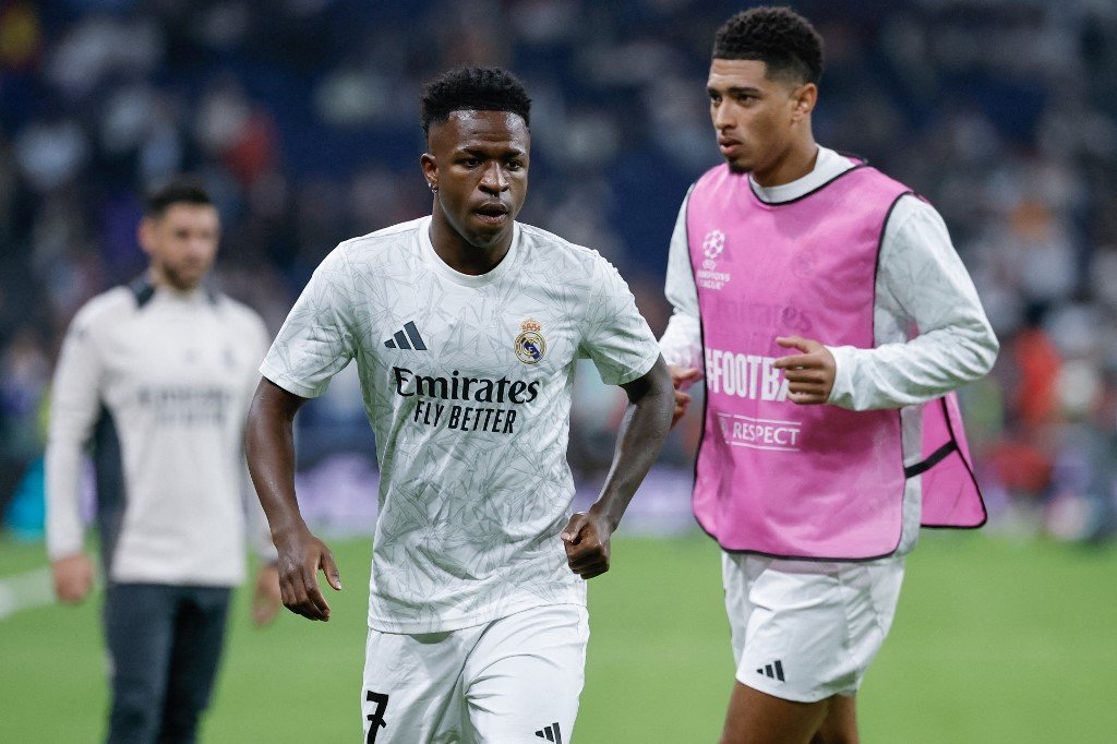 Com gol de Vini Jr, Real Madrid perdeu para o Milan por 3 a 1 nessa terça-feira (5/11) (foto: OSCAR DEL POZO / AFP)