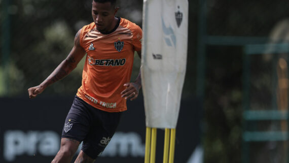 Tchê Tchê em treinamento na Cidade do Galo (foto: Pedro Souza / Atlético)