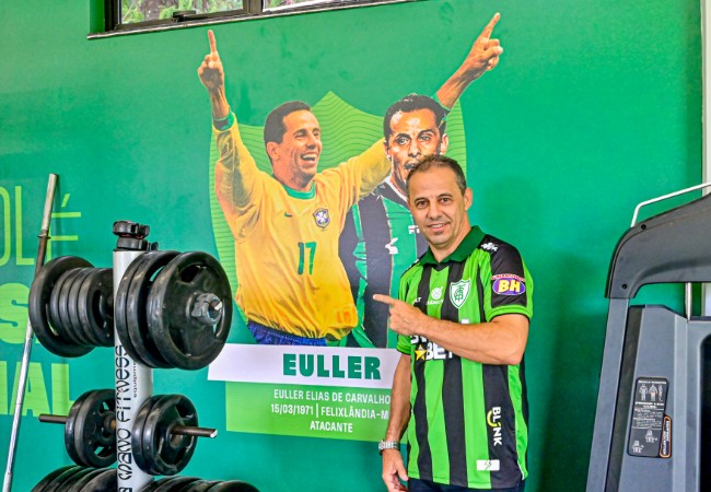 Euller foi homenageado com imagem na nova estrutura das categorias de base do América - (foto: Mourão Panda/América)