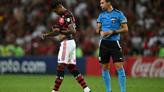 Bruno Henrique renovou com o Flamengo em janeiro de 2024 (foto: MAURO PIMENTEL / AFP)