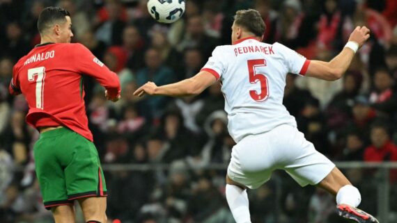 Na última partida entre as equipes, Portugal venceu por 3 a 1 (foto: Sergei GAPON / AFP)