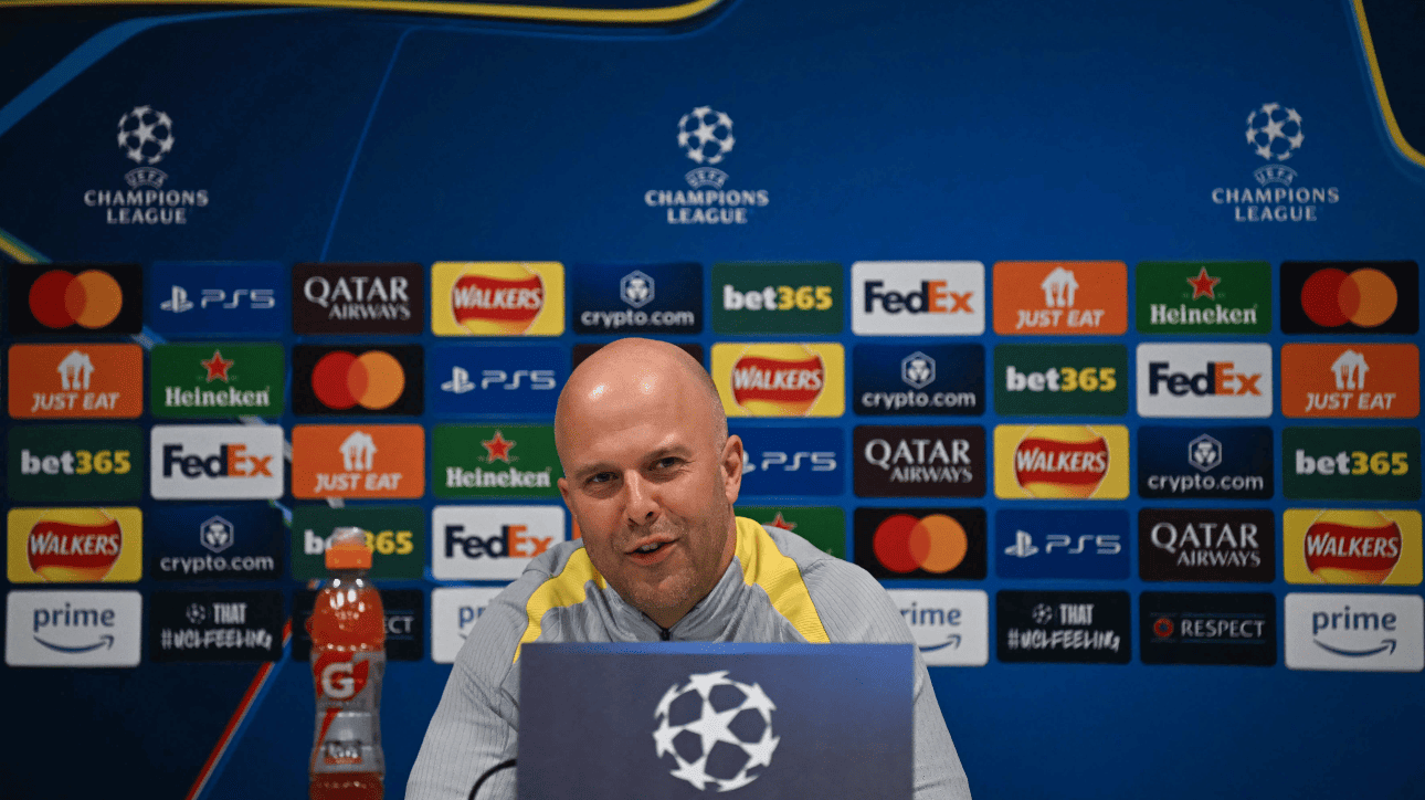 Arne Slot, técnico do Liverpool (foto: Pau Ellis/AFP)