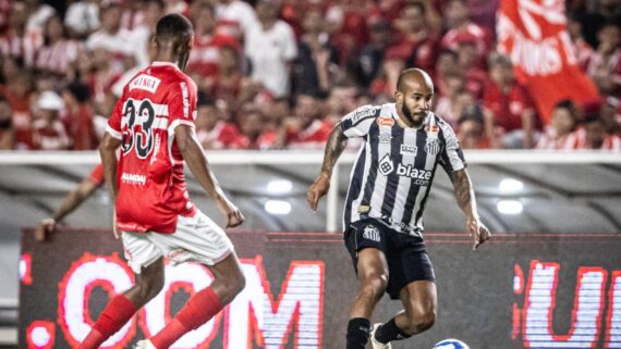 Partida do primeiro turno entre CRB e Santos ficou 1 a 1, no Rei Pelé (foto: Raul Baretta/Santos FC)