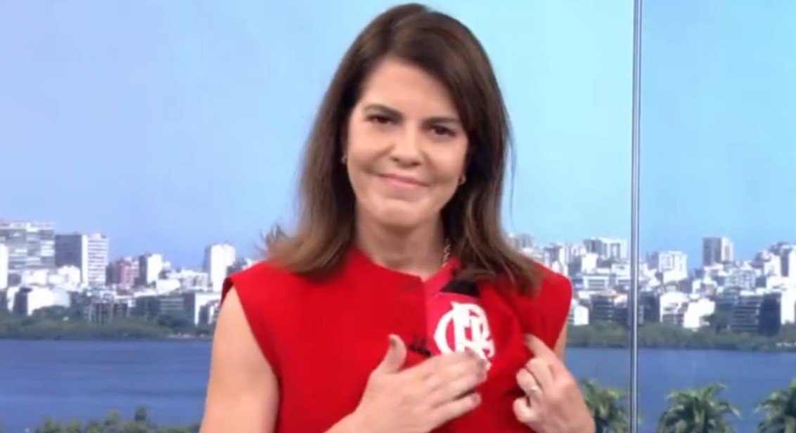 Apresentadora comemora titulo! Em jornal apresentadora vai de camisa do Flamengo para comemorar Libertadores
