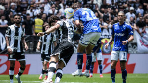 Corinthians e Cruzeiro protagonizaram um grande jogo na Neo Química Arena - Crédito: 