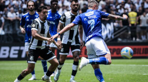 Corinthians e Cruzeiro protagonizaram um grande jogo na Neo Química Arena - Crédito: 